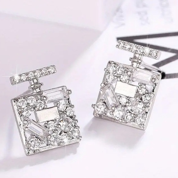 SQUARE SILVER FRAGRANCE BOTTLE EARRINGS  FILLED WITH CRYSTALS AND RHINESTONES - Picture 1 of 8
